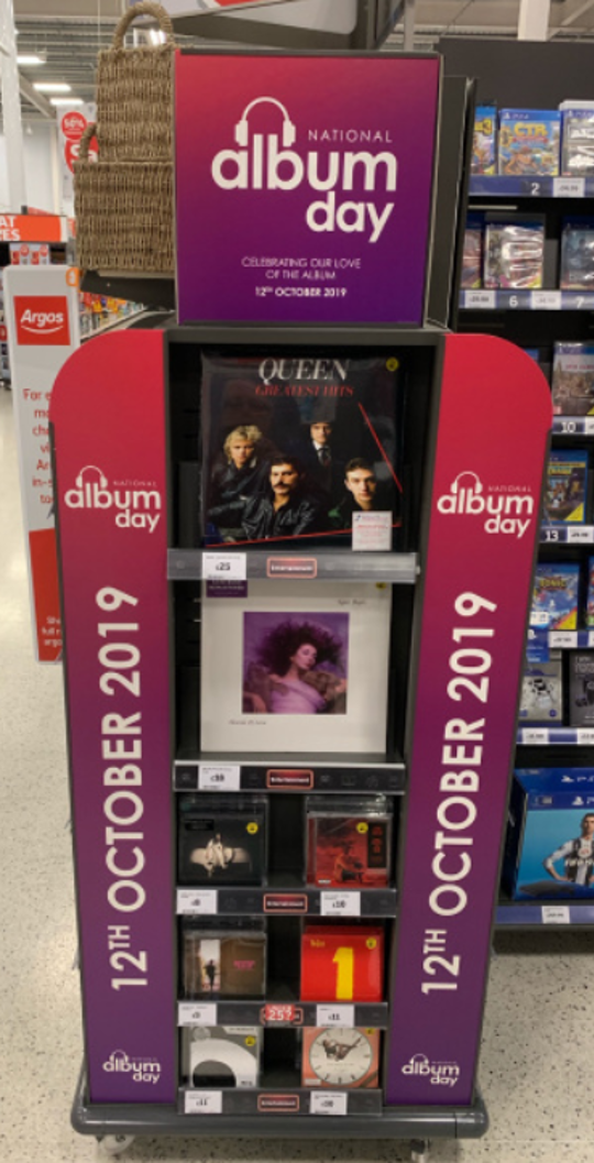 Supermarkets join in the National Album Day celebrations in stores